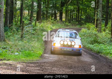 Kilmarnock, Schottland, Großbritannien. 31. August 2024. Kilmarnock, Großbritannien. Sechzig Rallyefahrzeuge mit internationalen und lokalen Teams, aufgeteilt in drei Gruppen, nahmen am Lombard Rally Festival Teil, durch das Waldgut Craufurdland Castle in der Nähe von Kilmarnock, Ayrshire, Schottland. Quelle: Findlay/Alamy Live News Stockfoto