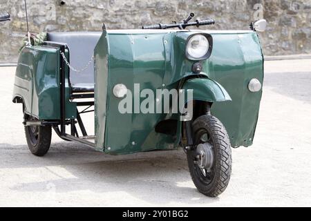 Selbstgemachte grüne Moped-Marke Stockfoto