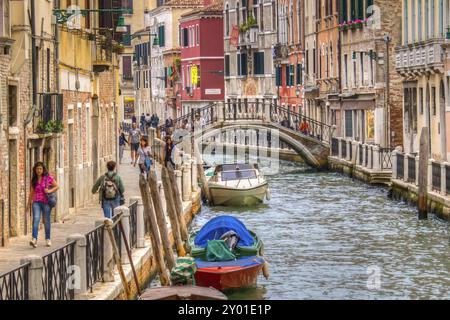 Kleine Wasserstraße in Venedig Stockfoto