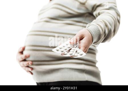 Schwangere Frau Hand halten Medizin Gesundheit Vitaminpillen weiß isoliert Stockfoto