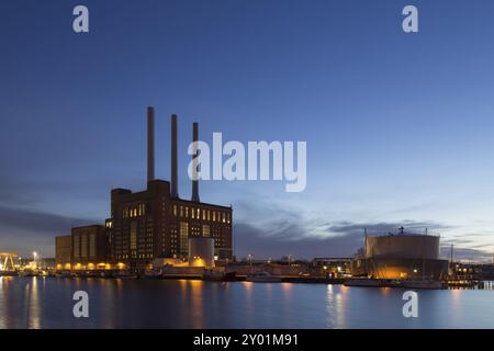 Kopenhagen, Dänemark, 29. März 2016: Svanemolle-Kraftwerk bei Nacht, Europa Stockfoto