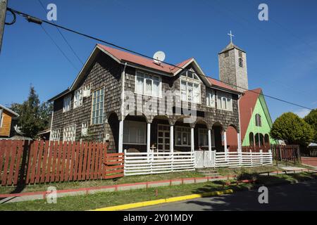 Casa monumento historico fabricada con tejas de alerce, Curaco de Velez, Region de Los Lagos, isla de Quinchao, Archipielago de Chiloe, Provincia de C. Stockfoto