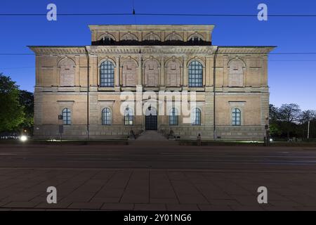 Die Alte Pinakothek in München bei Nacht Stockfoto