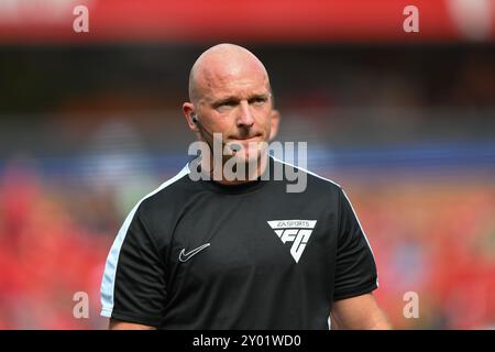 Schiedsrichter Simon Hooper während des Premier League-Spiels zwischen Nottingham Forest und Wolverhampton Wanderers auf dem City Ground, Nottingham am Samstag, den 31. August 2024. (Foto: Jon Hobley | MI News) Credit: MI News & Sport /Alamy Live News Stockfoto