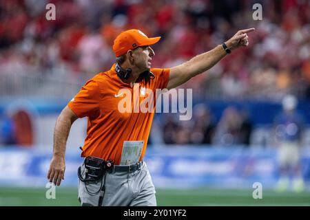 31. August 2024: Clemson Tigers Head Coach Dabo Swinney im dritten Quartal gegen die Georgia Bulldogs im Aflac Kickoff Game 2024 im Mercedes-Benz Stadium in Atlanta, GA. (Scott Kinser/CSM) Stockfoto