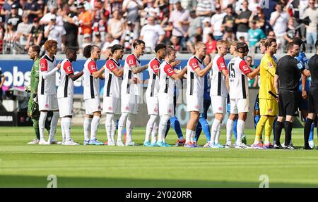 Frankfurt Am Main, Deutschland. 31. August 2024. 31.08.2024, Fussball Bundesliga, Eintracht Frankfurt - TSG 1899 Hoffenheim, emonline, emspor, v.l., Einlauf der Mannschaften DFL/DFB-VORSCHRIFTEN VERBIETEN JEDE VERWENDUNG VON FOTOGRAFIEN ALS BILDSEQUENZEN UND/ODER QUASI-VIDEO. Xdcx Credit: dpa/Alamy Live News Stockfoto