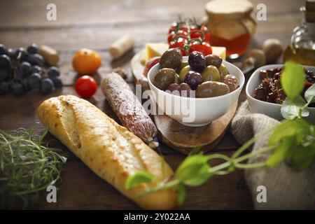 Italienische Küche Zutaten auf dem Holztisch Stockfoto