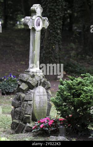 Grab des Zirkusjungen Anton auf dem alten Friedhof von Saarlouis Stockfoto