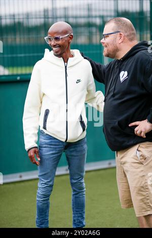 Nallhead Road, Feltham. 31. August 2024. Heute fand im Fußballclub Power League in Feltham, London, ein Gedenkturnier statt. Das Turnier wurde zu Ehren von Charlie Cosser gegründet, der auf einer Party in Warhnam, Sussex, im Juli 2023 auf tragische Weise erstochen wurde. Charlie starb an seinen Verletzungen, und sein Vater Martin widmete sein Leben seitdem der Aufklärung junger Menschen über die Gefahren von Messerverbrechen durch das Versprechen der Wohltätigkeitsorganisation Charlie. Ehrengast beim heutigen Turnier war Sir Mo Farah, Olympiade, der regelmäßig mit Hi Football spielt Stockfoto