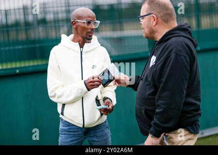 Nallhead Road, Feltham. 31. August 2024. Heute fand im Fußballclub Power League in Feltham, London, ein Gedenkturnier statt. Das Turnier wurde zu Ehren von Charlie Cosser gegründet, der auf einer Party in Warhnam, Sussex, im Juli 2023 auf tragische Weise erstochen wurde. Charlie starb an seinen Verletzungen, und sein Vater Martin widmete sein Leben seitdem der Aufklärung junger Menschen über die Gefahren von Messerverbrechen durch das Versprechen der Wohltätigkeitsorganisation Charlie. Ehrengast beim heutigen Turnier war Sir Mo Farah, Olympiade, der regelmäßig mit Hi Football spielt Stockfoto