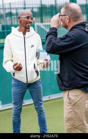 Nallhead Road, Feltham. 31. August 2024. Heute fand im Fußballclub Power League in Feltham, London, ein Gedenkturnier statt. Das Turnier wurde zu Ehren von Charlie Cosser gegründet, der auf einer Party in Warhnam, Sussex, im Juli 2023 auf tragische Weise erstochen wurde. Charlie starb an seinen Verletzungen, und sein Vater Martin widmete sein Leben seitdem der Aufklärung junger Menschen über die Gefahren von Messerverbrechen durch das Versprechen der Wohltätigkeitsorganisation Charlie. Ehrengast beim heutigen Turnier war Sir Mo Farah, Olympiade, der regelmäßig mit Hi Football spielt Stockfoto