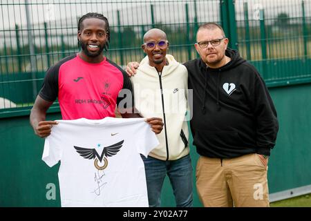 Nallhead Road, Feltham. 31. August 2024. Heute fand im Fußballclub Power League in Feltham, London, ein Gedenkturnier statt. Das Turnier wurde zu Ehren von Charlie Cosser gegründet, der auf einer Party in Warhnam, Sussex, im Juli 2023 auf tragische Weise erstochen wurde. Charlie starb an seinen Verletzungen, und sein Vater Martin widmete sein Leben seitdem der Aufklärung junger Menschen über die Gefahren von Messerverbrechen durch das Versprechen der Wohltätigkeitsorganisation Charlie. Ehrengast beim heutigen Turnier war Sir Mo Farah, Olympiade, der regelmäßig mit Hi Football spielt Stockfoto