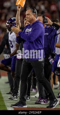 August 30 2024 Palo Alto, CA USA TCU-Cheftrainer Sonny Dykes am Rande des NCAA/ACC Football-Spiels zwischen TCU Horned Frogs und dem Stanford Cardinal. TCU besiegte Stanford 34-27 im Stanford Stadium Palo Alto, CA Thurman James/CSM Stockfoto