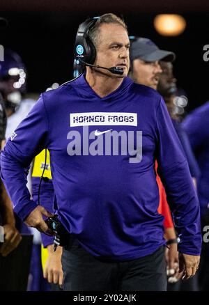 August 30 2024 Palo Alto, CA USA TCU-Cheftrainer Sonny Dykes am Rande des NCAA/ACC Football-Spiels zwischen TCU Horned Frogs und dem Stanford Cardinal. TCU besiegte Stanford 34-27 im Stanford Stadium Palo Alto, CA Thurman James/CSM Stockfoto