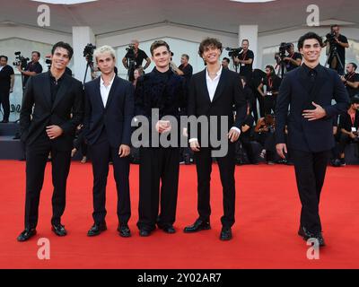 81. Filmfestival von Venedig 2024 - Vierter Abend. Roter Teppich des Films „Campo Di Battaglia“. Auf dem Foto Jacob Rott, Bene Schulz, Luis Freitag, Julien Brown und Tim Schaecker von Elevator Boys Stockfoto
