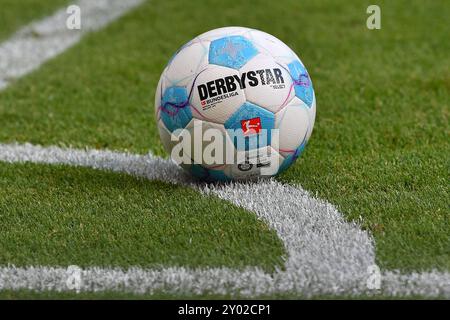 Frankfurt, Deutschland. 31. August 2024. Fußball 1. Bundesliga 2. Spieltag Eintracht Frankfurt - TSG 1899 Hoffenheim am 31.08.2024 im Deutschen Bank Park in Frankfurt Derbystar Spielball DFL-Vorschriften verbieten jede Verwendung von Fotografien als Bildsequenzen und/oder Quasi-Video. Foto: Revierfoto Credit: ddp Media GmbH/Alamy Live News Stockfoto