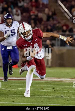 August 30 2024 Palo Alto, CA USA der Stanford Quarterback Ashton Daniels (14) läuft im NCAA/ACC Football Spiel zwischen TCU Horned Frogs und dem Stanford Cardinal um den ersten Niedergang. TCU besiegte Stanford 34-27 im Stanford Stadium Palo Alto, CA Thurman James/CSM Stockfoto