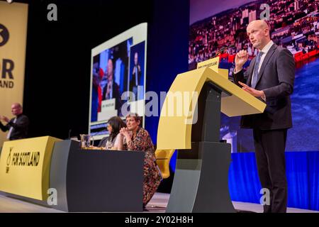 Edinburgh, Vereinigtes Königreich, 31. August 2024. Stephen Flynn, Vorsitzender der SNP bei Westminster, hält die Keynote-Rede vor einem voll bepackten Auditorium auf der Parteikonferenz 2024 am Samstag. Quelle: Brian Wilson/Alamy Live News Stockfoto