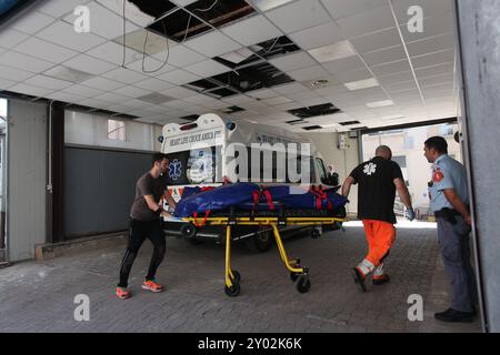 Palermo, Italien. 31. August 2024. Der Körper eines der Opfer des Bayesschen Sinkens wird für CT-Scans (Tomographie) transportiert. (Foto: Antonio Melita/Pacific Press) Credit: Pacific Press Media Production Corp./Alamy Live News Stockfoto