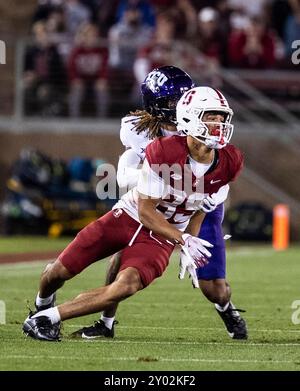 August 30 2024 Palo Alto, CA USA Stanford Wide Receiver Jackson Harris (83) sucht den Ball während des NCAA/ACC Football Spiels zwischen TCU Horned Frogs und dem Stanford Cardinal. TCU besiegte Stanford 34-27 im Stanford Stadium Palo Alto, CA Thurman James/CSM Stockfoto