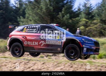 Aberystwyth, Dyfed, Großbritannien. 31. August 2024. 2024 FIA Rallye-Europameisterschaft Tag 2; Fahrer Miko Marczyk und Beifahrer Szymon Gospodarczyk in ihrer Skoda Fabia RS Leistung durch Nant Y Moch Stufe 5 Credit: Action Plus Sports/Alamy Live News Stockfoto