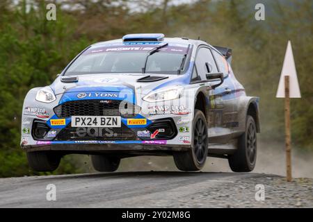 Aberystwyth, Dyfed, Großbritannien. 31. August 2024. 2024 FIA European Rally Championship Day 2; Fahrer Matt Edwards und Beifahrer David Moynihan in ihrem Ford Fiesta Mk II Power durch Nant Y Moch Stage 8 Credit: Action Plus Sports/Alamy Live News Stockfoto