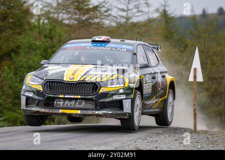 Aberystwyth, Dyfed, Großbritannien. 31. August 2024. 2024 FIA Rallye-Europameisterschaft Tag 2; Fahrer Mathieu Franceschi und Beifahrer Andy Malfoy in ihrer Skoda Fabia RS Leistung durch Nant Y Moch Phase 8. Credit: Action Plus Sports/Alamy Live News Stockfoto