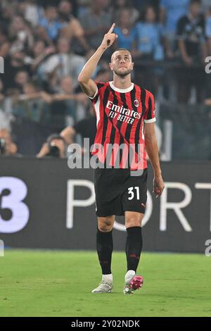 Stadio Olimpico, Rom, Italien. 31. August 2024. Italienischer Fußball der Serie A; Lazio gegen AC Milan; Strahinja Pavlovic vom AC Milan feiert nach dem Tor 0-1 in der 8. Minute Credit: Action Plus Sports/Alamy Live News Stockfoto