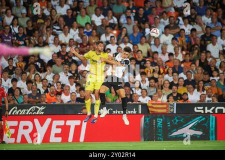 Santiago Comesana Veiga von Villareal CF (L) und Jose Luis Garcia Vaya Pepelu von Valencia CF (R) im Spiel zwischen Valencia CF und Stockfoto