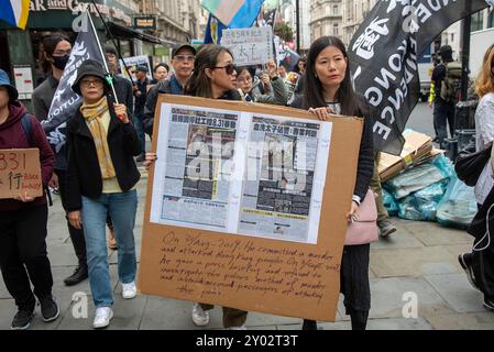 London, England, Großbritannien. 31. August 2024. Die Diaspora aus Hongkong versammelte sich auf dem Trafalgar Square mit ihren Tibetern und taiwanesischen Verbündeten, um an den 5. Jahrestag des Angriffs auf die Prince Edward Station in Hongkong zu erinnern. Wegen der Hongkonger Polizei griffen Passagiere wahllos an, während sie Demonstranten nach einer Demonstration im Jahr 2019 verhaftete. (Kreditbild: © Krisztian Elek/ZUMA Press Wire) NUR REDAKTIONELLE VERWENDUNG! Nicht für kommerzielle ZWECKE! Stockfoto