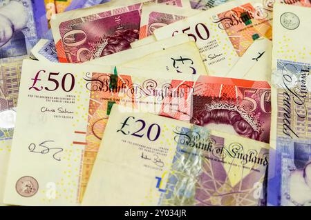 Britische Pfund-Geldscheine des Vereinigten Königreichs in verschiedenen Werten, Pfund-Währung und Finanzen. Stockfoto