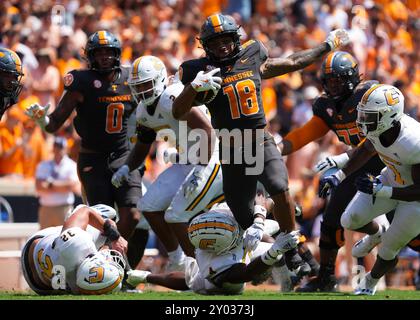 31. August 2024: Tennessee Volunteers Running Back DeSean Bishop #18 spielt den Ball während des NCAA-Fußballspiels zwischen den University of Tennessee Volunteers und den Chattanooga MOCs im Neyland Stadium in Knoxville, TN Tim Gangloff/CSM Stockfoto