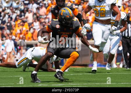 31. August 2024: Tennessee Volunteers Running Back Dylan Sampson #6 spielt den Ball während des NCAA-Fußballspiels zwischen den University of Tennessee Volunteers und den Chattanooga MOCs im Neyland Stadium in Knoxville, TN Tim Gangloff/CSM Stockfoto