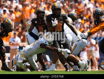 31. August 2024: Tennessee Volunteers Running Back DeSean Bishop #18 spielt den Ball während des NCAA-Fußballspiels zwischen den University of Tennessee Volunteers und den Chattanooga MOCs im Neyland Stadium in Knoxville, TN Tim Gangloff/CSM Stockfoto