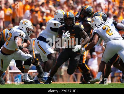 31. August 2024: Tennessee Volunteers Running Back DeSean Bishop #18 spielt den Ball während des NCAA-Fußballspiels zwischen den University of Tennessee Volunteers und den Chattanooga MOCs im Neyland Stadium in Knoxville, TN Tim Gangloff/CSM Stockfoto