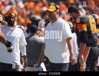 31. August 2024: Tennessee Volunteers Head Coach Josh Heupel während des NCAA Football Spiels zwischen den University of Tennessee Volunteers und den Chattanooga MOCs im Neyland Stadium in Knoxville, TN Tim Gangloff/CSM Stockfoto