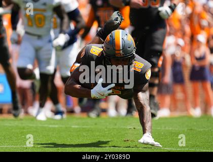 31. August 2024: Tennessee Volunteers Running Back DeSean Bishop #18 spielt den Ball während des NCAA-Fußballspiels zwischen den University of Tennessee Volunteers und den Chattanooga MOCs im Neyland Stadium in Knoxville, TN Tim Gangloff/CSM Stockfoto