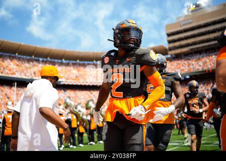 31. August 2024: Tennessee Volunteers Defensive Back Andre Turrentine #2 erobert das Feld vor dem NCAA-Football-Spiel zwischen den University of Tennessee Volunteers und den Chattanooga MOCs im Neyland Stadium in Knoxville, TN Tim Gangloff/CSM Stockfoto
