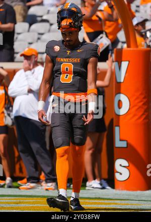 31. August 2024: Tennessee Volunteers Quarterback Nico Iamaleava #8 vor dem NCAA Football Spiel zwischen den University of Tennessee Volunteers und den Chattanooga MOCs im Neyland Stadium in Knoxville, TN Tim Gangloff/CSM Stockfoto