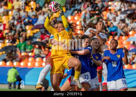 Medelin, Kolumbien. 31. August 2024. Torhüter Feerine Belhadj, Lea Notel, Pauline Haugou aus Frankreich, während des Spiels der Gruppe B FIFA U-20 Frauen-Weltmeisterschaft Kolumbien 2024 zwischen Frankreich und Kanada im Atanasio Girardot Stadium in Medelin am 31. August 2024. Foto: Jose Pino/DiaEsportivo/Alamy Live News Credit: DiaEsportivo/Alamy Live News Stockfoto