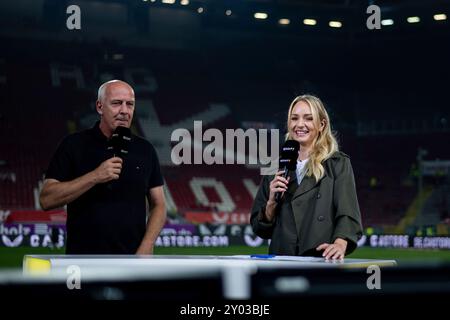 Katharina Kleinfeldt (Sport1 TV Moderatorin) mit Mario Basler (Ex Fußballspieler, TV Experte), GER, FC Kaiserslautern (FCK) vs Hertha BSC Berlin (BSC), Fussball 2. Bundesliga, 4. Spieltag, Saison 2024/2025, 31.08.2024 DFB/DFL-Vorschriften verbieten jede Verwendung von Fotografien als Bildsequenzen und/oder Quasi-Video Foto: Eibner-Pressefoto/Michael Memmler Stockfoto