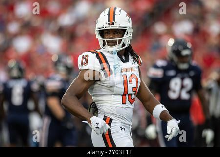 31. August 2024: Campbell Fighting Camels Cornerback Isaiah Greene (13) blickt während des NCAA-Fußballspiels zwischen den Campbell Fighting Camels und den Liberty Flames im Williams Stadium in Lynchburg, VA, auf die Bank. Jonathan Huff/CSM Stockfoto