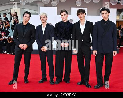 Venedig, 81. Internationales Filmfestival Venedig - vierter Abend - roter Teppich des Films Battlefield im Foto: Lift Boys - Tim Schaecker, Julien Brown, Luis Freitag, Bene Schulz und Jacob Rott Stockfoto