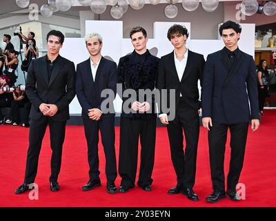 Venedig, 81. Internationales Filmfestival Venedig - vierter Abend - roter Teppich des Films Battlefield im Foto: Lift Boys - Tim Schaecker, Julien Brown, Luis Freitag, Bene Schulz und Jacob Rott Stockfoto