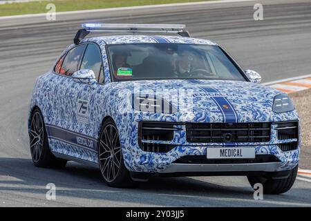 Zandvoort, Niederlande. August 2024. Medical Car, 25.08.2024, Zandvoort (Niederlande), Motorsport, großer Preis der Niederlande 2024, Porsche Mobil 1 Supercup Credit: dpa/Alamy Live News Stockfoto