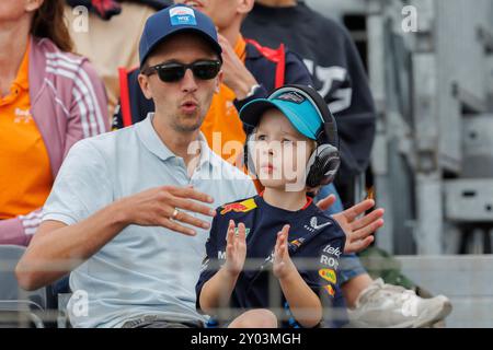 Zandvoort, Niederlande. August 2024. Fans, Publikum, Zuschauer, Stimmung, 24.08.2024, Zandvoort (Niederlande), Motorsport, Formel 1, großer Preis der Niederlande 2024 Credit: dpa/Alamy Live News Stockfoto