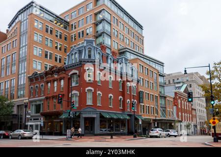 Ein rotes historisches Gebäude an der F und 10th Street Downtown Washington DC, USA Stockfoto