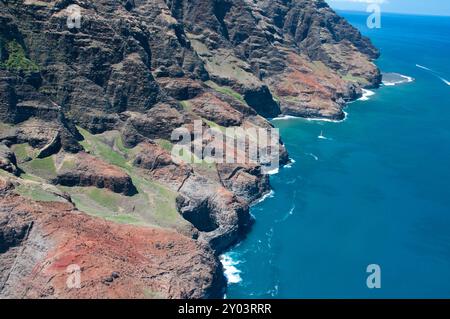 Hawaiis Na Pali Coast aus der Luft Stockfoto