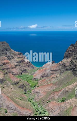 Hawaiis Na Pali Coast aus der Luft Stockfoto