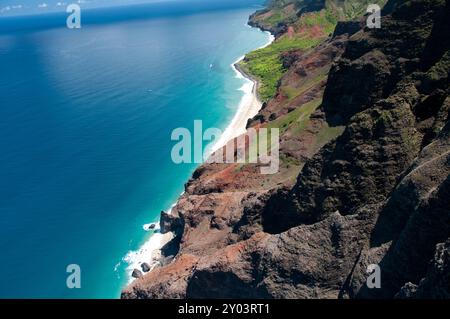 Hawaiis Na Pali Coast aus der Luft Stockfoto